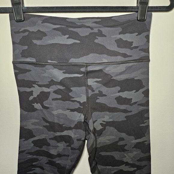 VGUC Athleta Elation Camo 7/8 tight Black Grey Small - Picture 3 of 12
